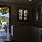 別荘 Nerida's-traditional 3 Bedroom Townhouse-bbq-view