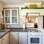 Nerida's-traditional 3 Bedroom Townhouse-bbq-view * セオロゴス