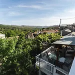 別荘 Nerida's-traditional 3 Bedroom Townhouse-bbq-view *