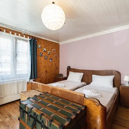 Nerida's-traditional 3 Bedroom Townhouse-bbq-view *