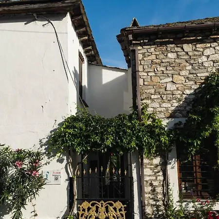 Holiday home Nerida's-traditional 3 Bedroom Townhouse-bbq-view