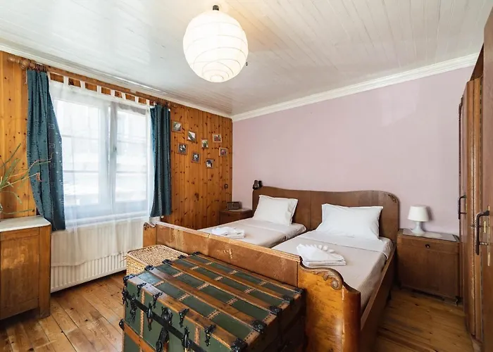 Nerida's-traditional 3 Bedroom Townhouse-bbq-view *