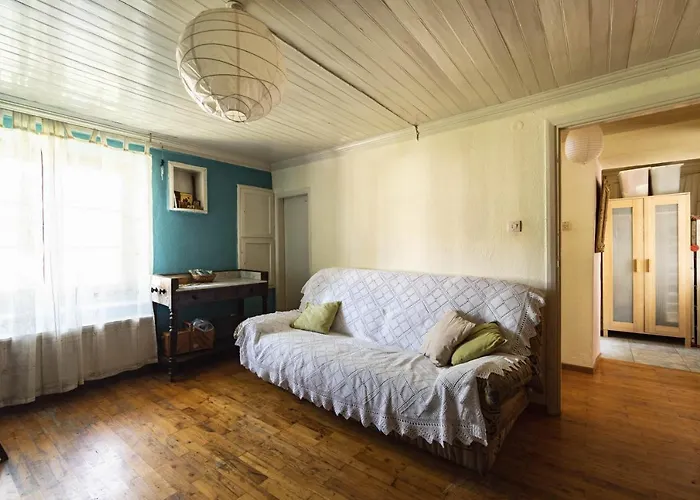 Nerida's-traditional 3 Bedroom Townhouse-bbq-view *